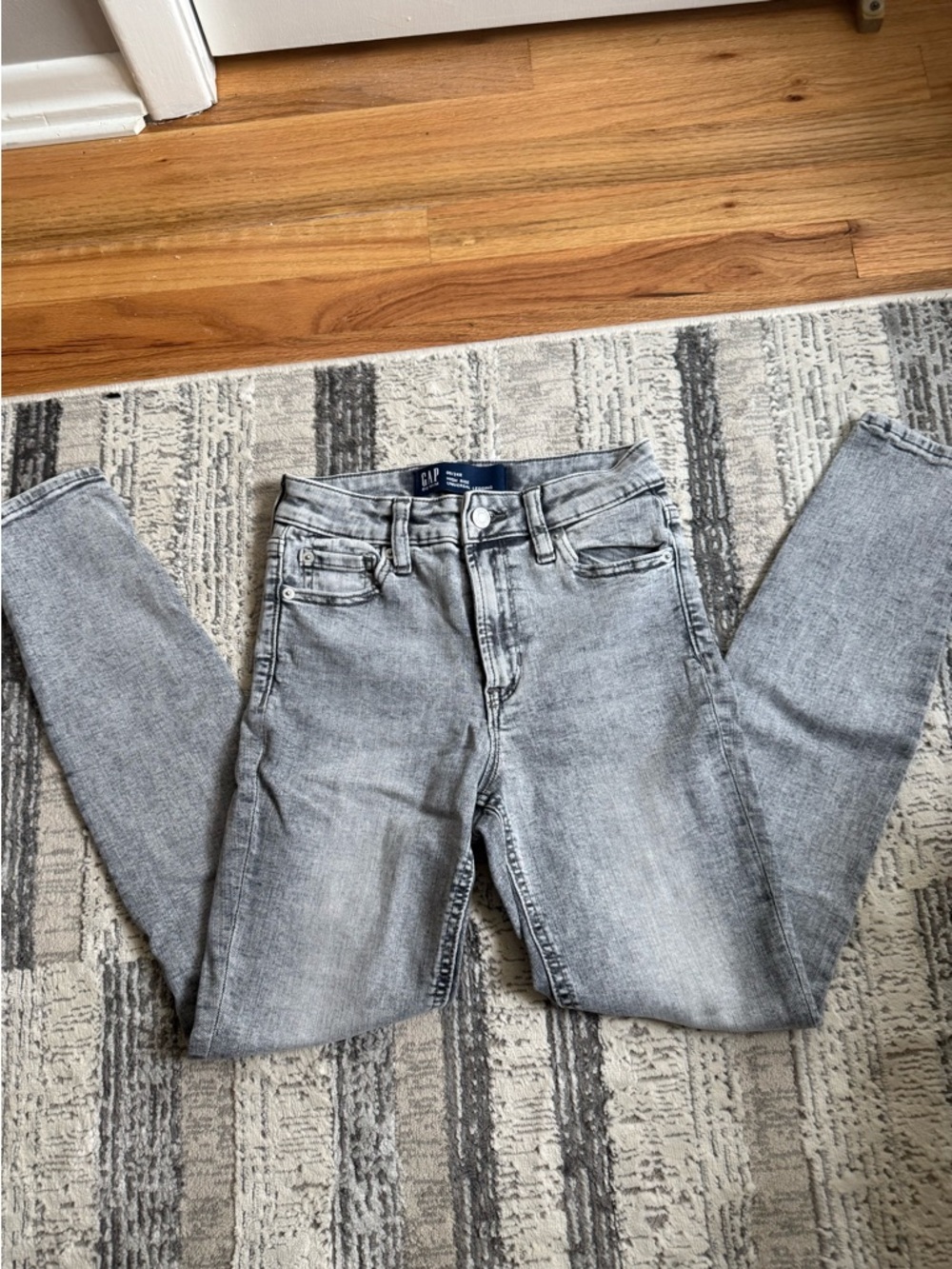 GAP Gray Slim Fit Jeans - Light Wash